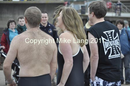 MJL010112_NEWYEARSWIM 016