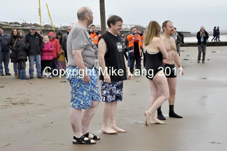 MJL010112_NEWYEARSWIM 027