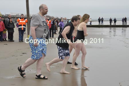 MJL010112_NEWYEARSWIM 030