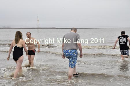 MJL010112_NEWYEARSWIM 032