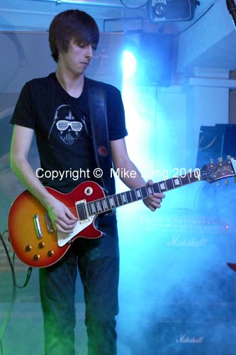 MJL300410_TCTGIG 213
