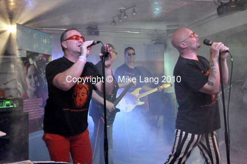 MJL300410_TCTGIG 407